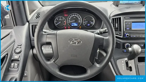 HYUNDAI STAREX 5-SEATER VAN