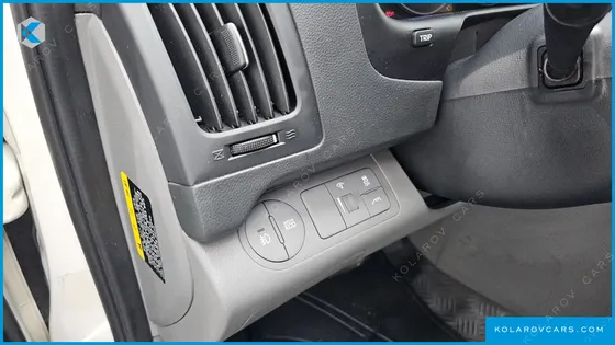 HYUNDAI STAREX 5-SEATER VAN