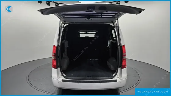 HYUNDAI STAREX 5-SEATER VAN