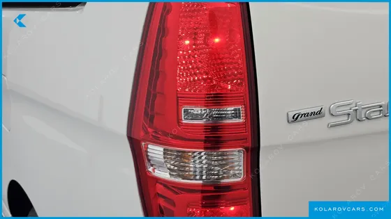 HYUNDAI STAREX 5-SEATER VAN