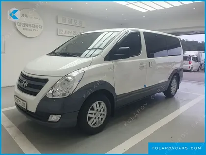 HYUNDAI STAREX 5-SEATER VAN