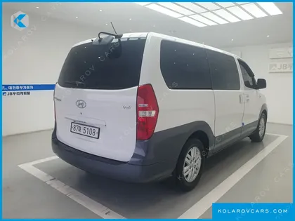 HYUNDAI STAREX 5-SEATER VAN