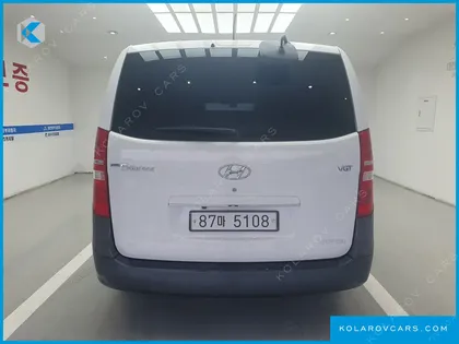 HYUNDAI STAREX 5-SEATER VAN