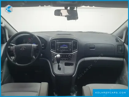 HYUNDAI STAREX 5-SEATER VAN