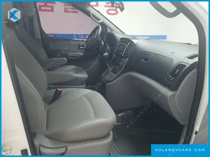 HYUNDAI STAREX 5-SEATER VAN