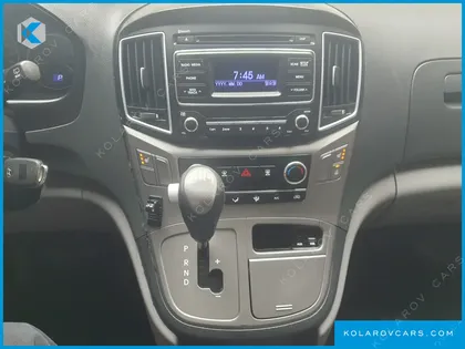 HYUNDAI STAREX 5-SEATER VAN