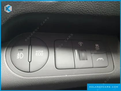 HYUNDAI STAREX 5-SEATER VAN
