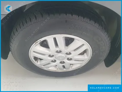 HYUNDAI STAREX 5-SEATER VAN