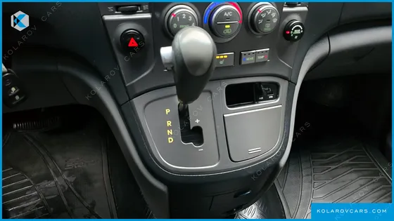HYUNDAI STAREX 11-SEATER WAGON