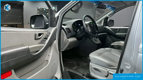 HYUNDAI STAREX 11-SEATER WAGON
