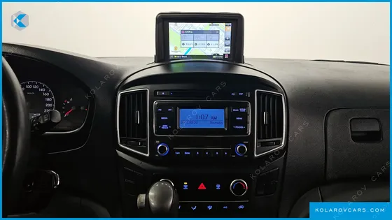 HYUNDAI STAREX 3-SEATER VAN