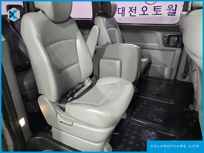 HYUNDAI STAREX 12-SEATER WAGON