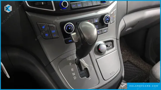 HYUNDAI STAREX 4WD 11-SEATER WAGON
