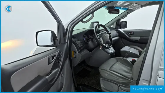 HYUNDAI STAREX 4WD 11-SEATER WAGON