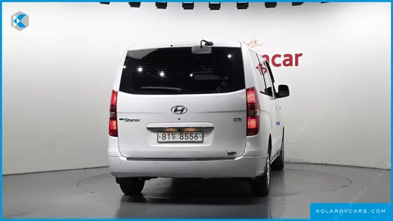 HYUNDAI STAREX 5-SEATER VAN