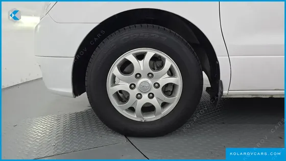 HYUNDAI STAREX 5-SEATER VAN