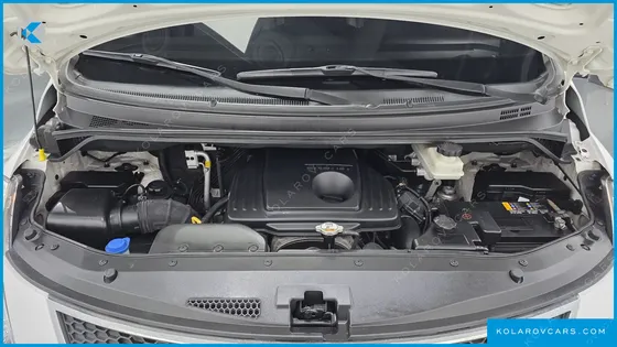 HYUNDAI STAREX 5-SEATER VAN