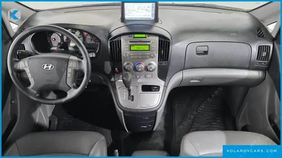 HYUNDAI STAREX 5-SEATER VAN