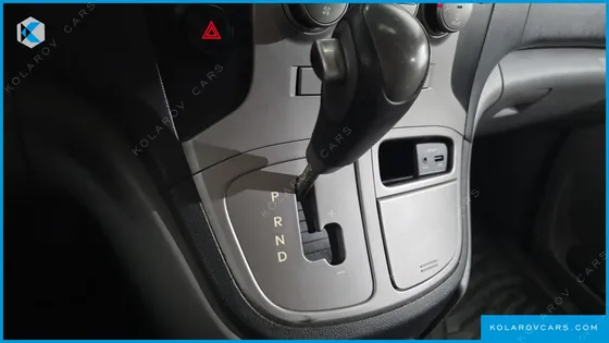 HYUNDAI STAREX 5-SEATER VAN