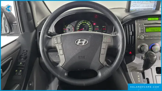 HYUNDAI STAREX 5-SEATER VAN