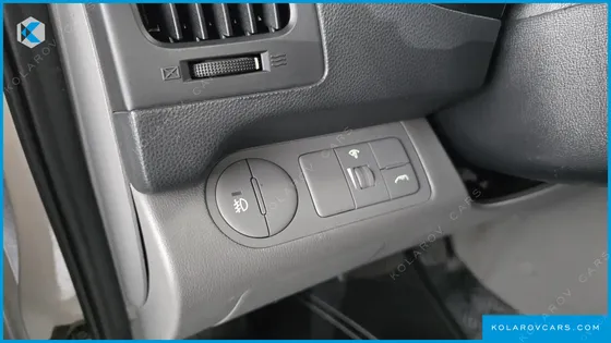 HYUNDAI STAREX 5-SEATER VAN