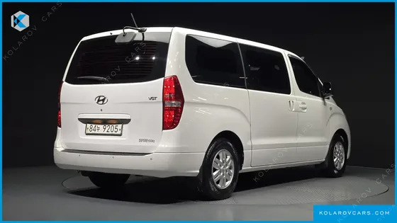 HYUNDAI STAREX 5-SEATER VAN