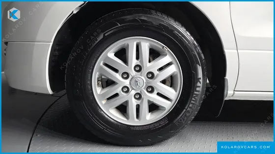 HYUNDAI STAREX 5-SEATER VAN