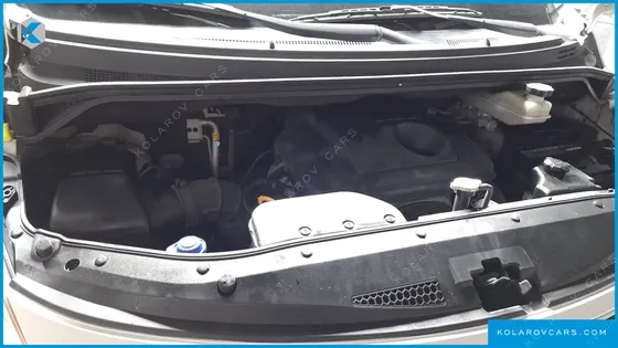 HYUNDAI STAREX 5-SEATER VAN
