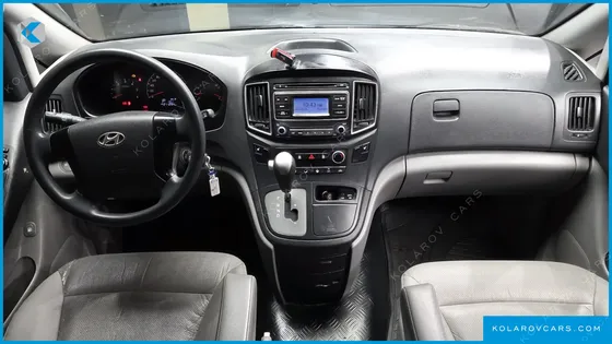 HYUNDAI STAREX 5-SEATER VAN
