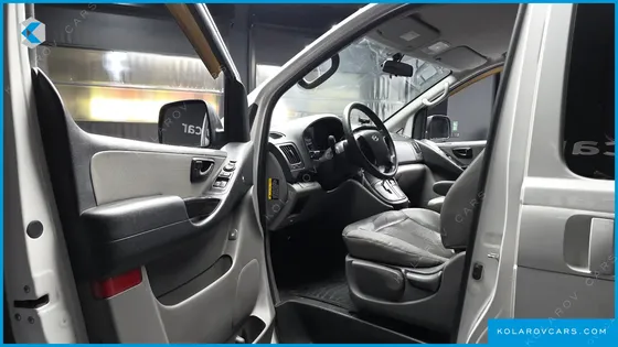 HYUNDAI STAREX 5-SEATER VAN