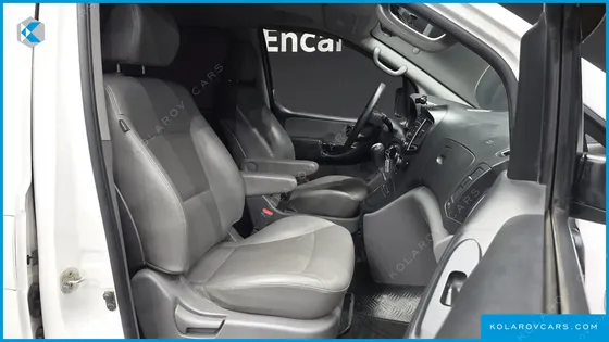 HYUNDAI STAREX 5-SEATER VAN