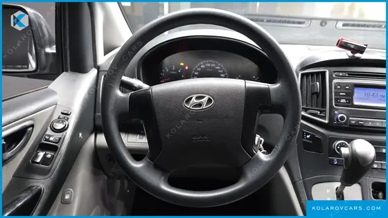 HYUNDAI STAREX 5-SEATER VAN