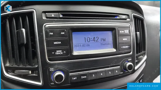 HYUNDAI STAREX 5-SEATER VAN