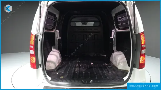 HYUNDAI STAREX 5-SEATER VAN