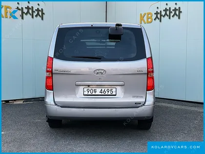 HYUNDAI STAREX 5-SEATER VAN
