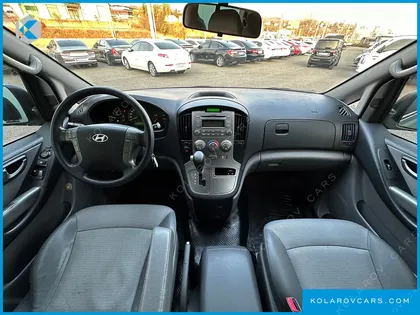HYUNDAI STAREX 5-SEATER VAN
