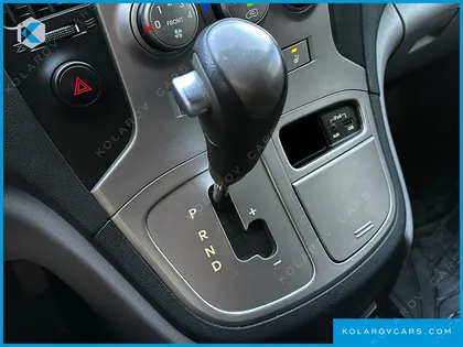 HYUNDAI STAREX 5-SEATER VAN