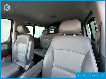HYUNDAI STAREX 5-SEATER VAN