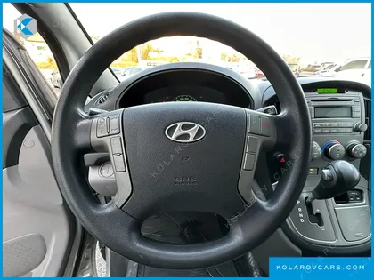 HYUNDAI STAREX 5-SEATER VAN