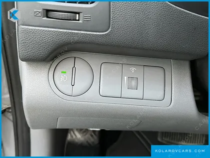 HYUNDAI STAREX 5-SEATER VAN