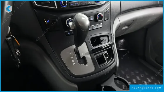 HYUNDAI STAREX 3-SEATER VAN