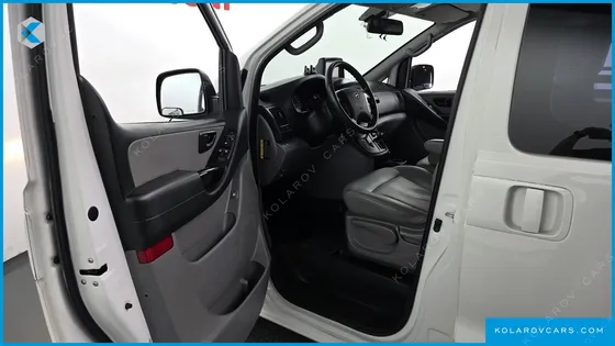 HYUNDAI STAREX 3-SEATER VAN