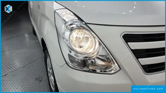 HYUNDAI STAREX 3-SEATER VAN