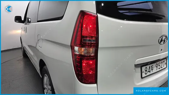 HYUNDAI STAREX 3-SEATER VAN