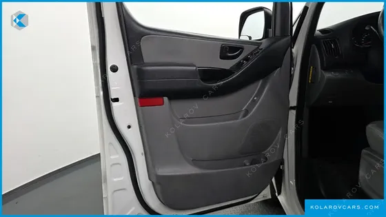 HYUNDAI STAREX 3-SEATER VAN