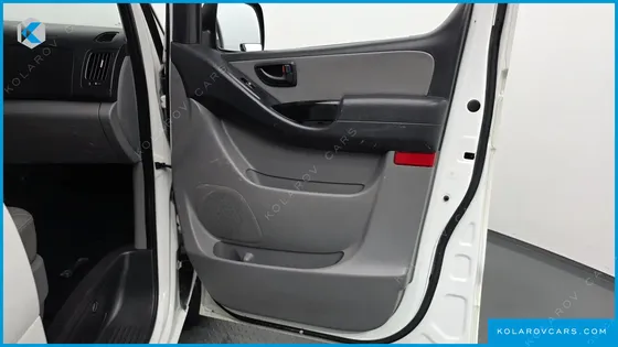 HYUNDAI STAREX 3-SEATER VAN
