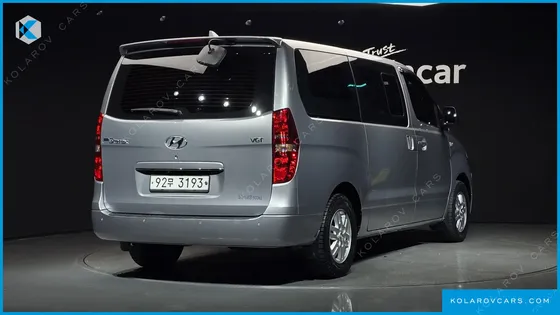 HYUNDAI STAREX 5-SEATER VAN
