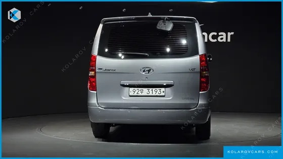 HYUNDAI STAREX 5-SEATER VAN