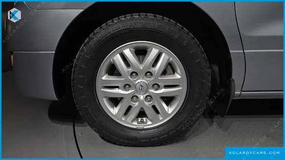 HYUNDAI STAREX 5-SEATER VAN