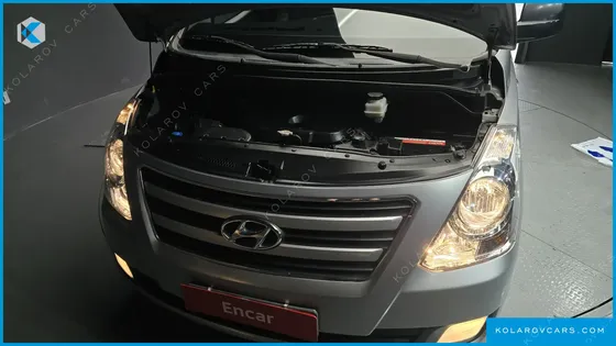 HYUNDAI STAREX 5-SEATER VAN